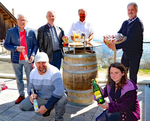 Stehend, von links: Josef Wallner, Werner Pachler, Georg Oswald, Glennard Grillitsch. Vorne: Martin Tschreppitsch und Martina Lippitz | Foto: Josef Emhofer