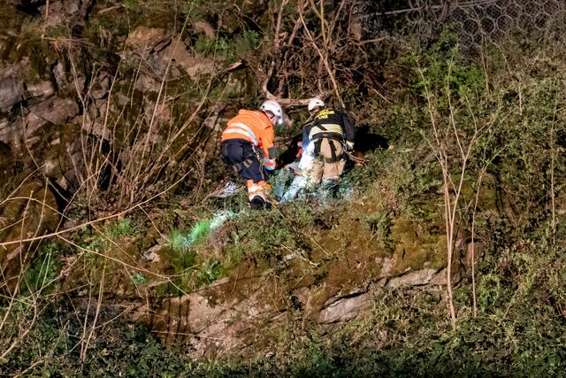 Bauarbeiter bei der Tunnelbaustelle hörten die Schreie des Verletzten und verständigten den Notruf. | Foto: Team Fotokerschi.at/Leibetseder