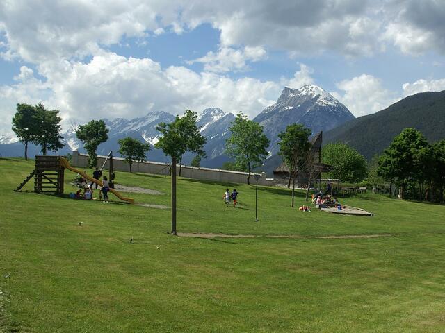 Der Spielplatz oberhalb des Inzinger Schwimmbads ist vor allem im Sommer gut besucht.