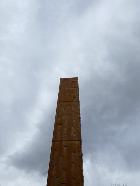 "Der Finger Gottes" in Kramsach als Mahnmal. | Foto: herbert waltl