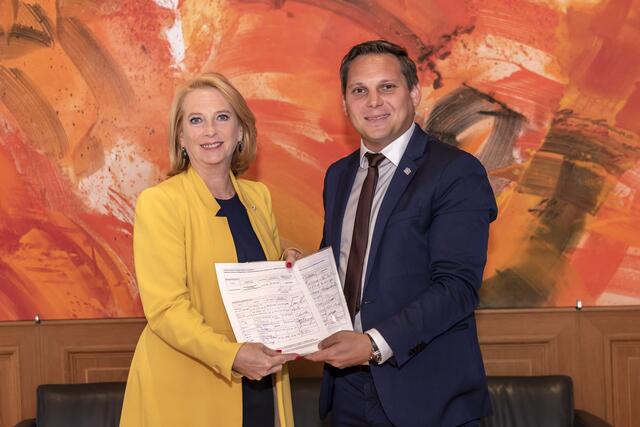 2019 übergab Kovacevic die Unterschriften der Bürgerinitiativen an die 2. Nationalratspräsidentin Doris Bures.