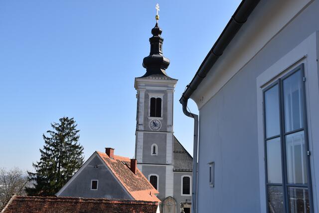 Blick auf die Wallfahrtskirche am Frauenberg vom Balkon des Tempelmuseums. | Foto: Waltraud Fischer