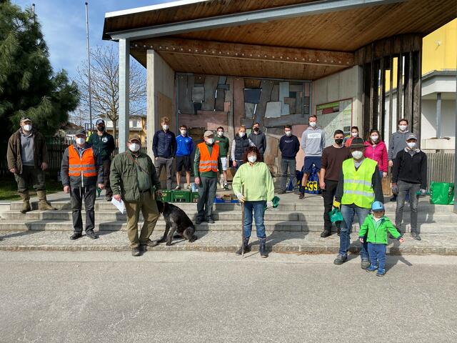 Am Samstag wurde in Hofkirchen sauber gemacht. | Foto: JVP Hofkirchen