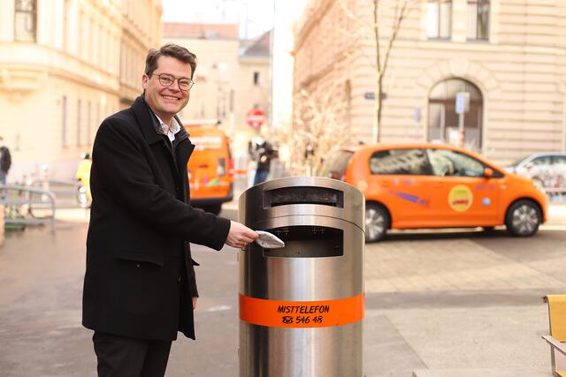 Umweltstadtrat Jürgen Czernohorszky hat bei fast 30.000 Mistkübeln kein Verständnis für Müll auf der Straße.