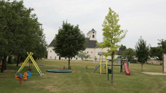 Der Spielplatz der Gemeinde Loretto befindet sich neben der Basilika.