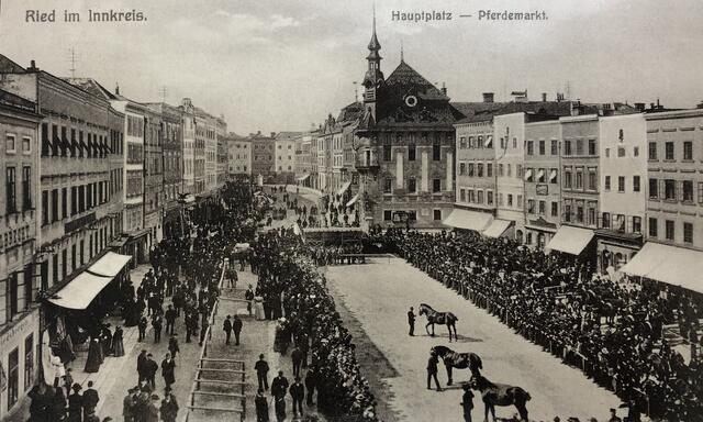 Pferdemarkt am Hauptplatz in Ried | Foto: Chronik der Stadt Ried