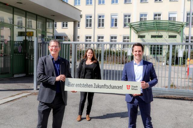 BV Papai, Gemeinderätin Hanke (SPÖ) und Bildungsstadtrat Christoph Wiederkehr (Neos, v.l.) präsentierten den Bildungscampus.