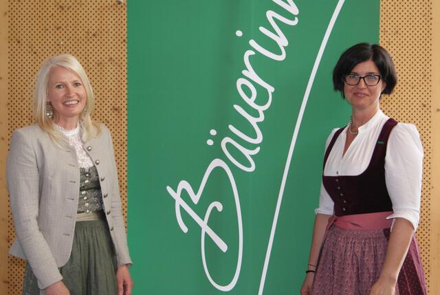 Ursula Reiter (r.) wurde erneut zur Bezirksbäuerin gewählt. Ihr zur Seite als Stellvertreterin steht Nicole Karner. | Foto: LK Bezirk Weiz (2x)