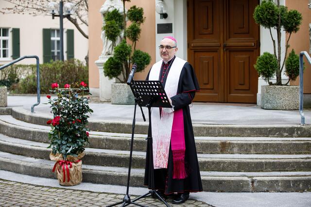 Der Bischof segnete den neuen Elisabethinen-Standort.