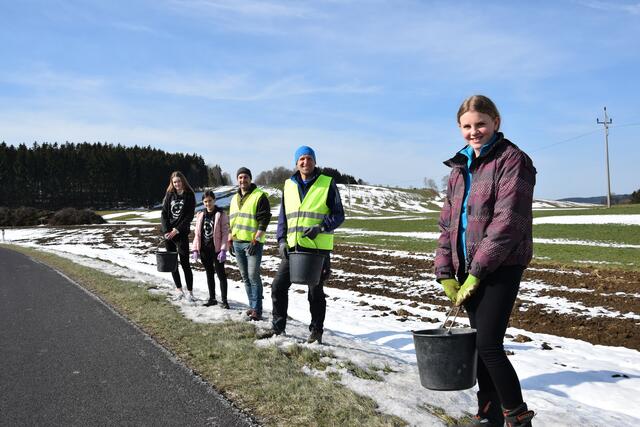 Gemeindebürger aus Nebelberg beteiligten sich der der Säuberungsaktion.