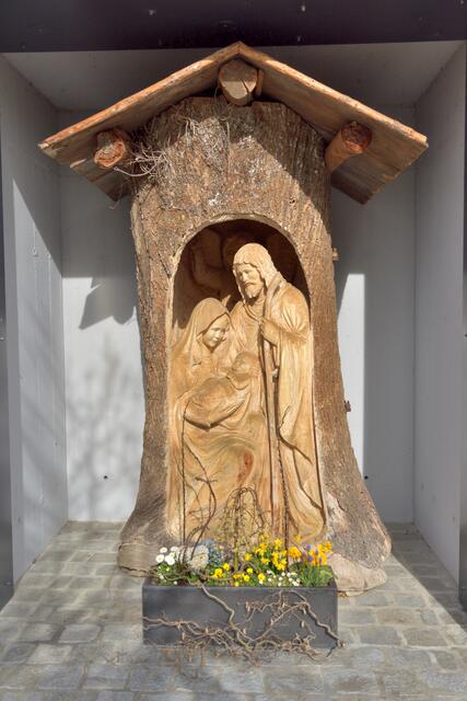 Hl. Familie vor der Pfarrkirche Allhartsberg.