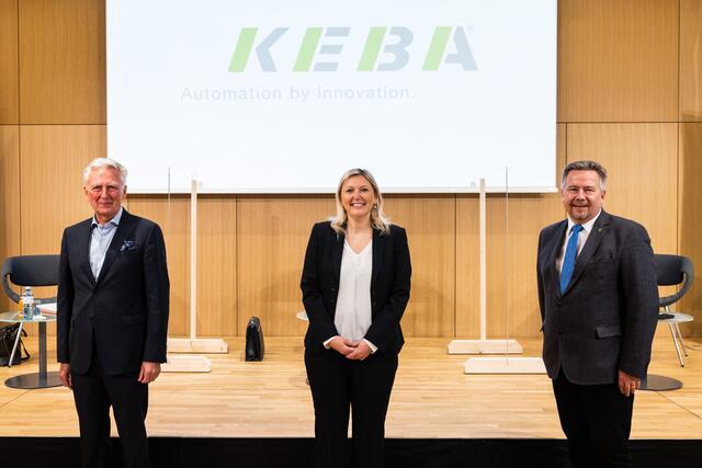 KEBA-Vorstandsvorsitzender Gerhard Luftensteiner, Leondings Bürgermeisterin Sabine Naderer-Jelinek und Paschings Bürgermeister Peter Mair (v. l.).