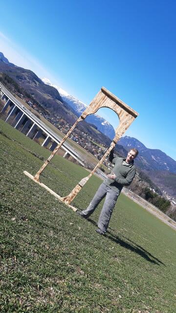 Harald Pillhofer und sein Torbogen beim Frischlufttanken. | Foto: privat