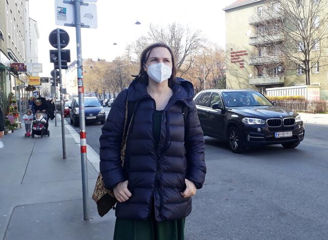 Bezirksrätin Elena Osenstetter (Grüne) fordert durchgehend Tempo 30 auf der Niederhofstraße und dem angrenzenden Grätzel. | Foto: Grüne 12