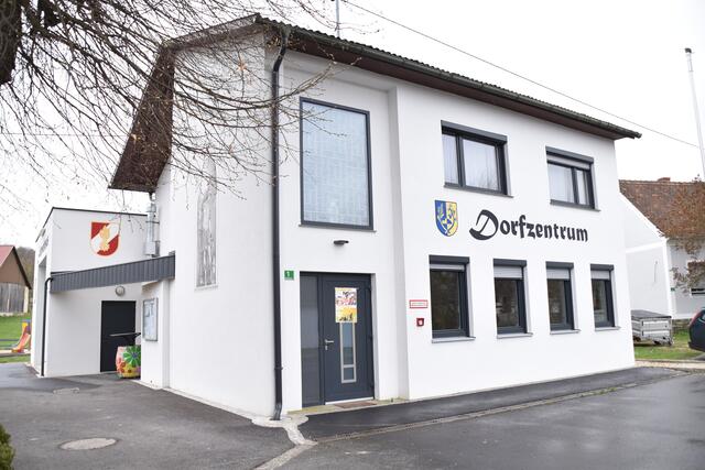 Im vorderen Bereich entstand ein neues Dorfzentrum. | Foto: Michael Strini