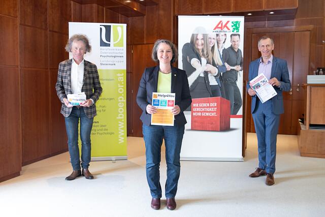 Bringen gemeinsam die schnelle Hilfe auf Schiene: AK-Präsident Josef Pesserl (r.) mit Petra Ruprechter-Grofe, Leiterin der Landesgruppe Steiermark des Berufsverbandes Österreichischer PsychologInnen und Josef Zollneritsch, Leiter der Abteilung Schulpsychologie und Schulärztlicher Dienst in der Bildungsdirektion.