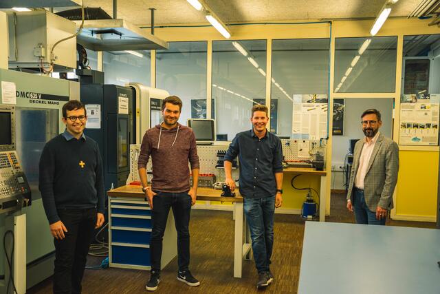 Heimdirektor Pater Peter Rinderer, Vereinsvorsitzender Fabian Lausecker, sein Stellvertreter Simon Witsch und HTL-Direktor Martin Schmidt-Baldassari (v.l.)