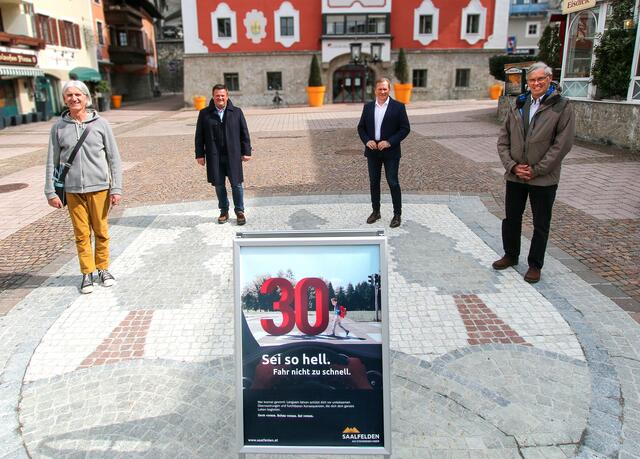 "Sei so hell. Fahr nicht so schnell" lautet der Leitspruch der Saalfeldener Kampagne.