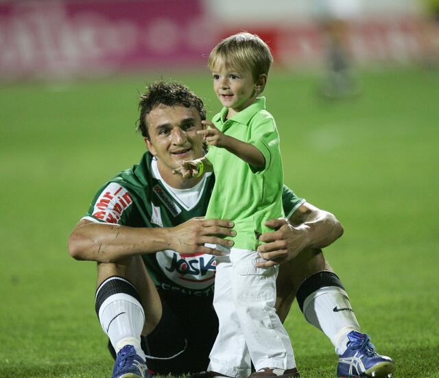 Vor rund zehn Jahren: Ewald Brenner mit seinem Sohn.