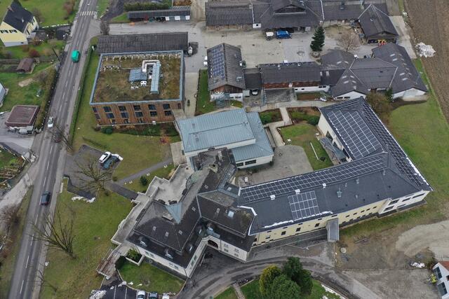 Auf 600 Quadratmetern des Daches der Landwirtschaftlichen Fachschule in Hatzendorf befinden sich 350 Fotovoltaikmodule. | Foto: Johannes Schantl