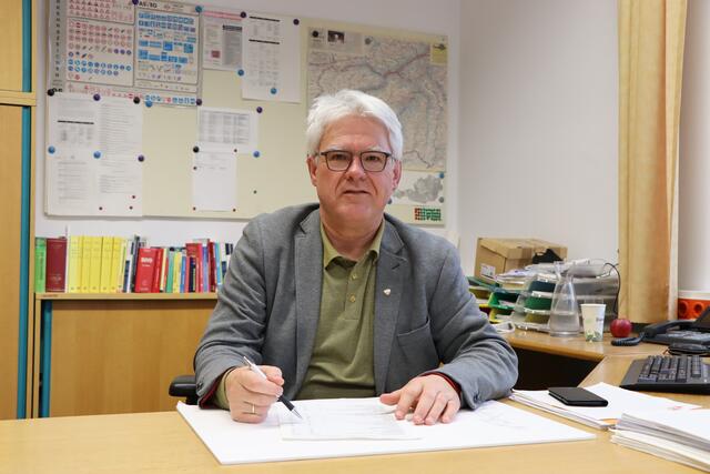 BH-Stv. Siegmund Geiger: "Aus Sicht der BH Landeck sei die Erhöhung der Verkehrssicherheit auf den beengten Straßenverhältnissen zu begrüßen."