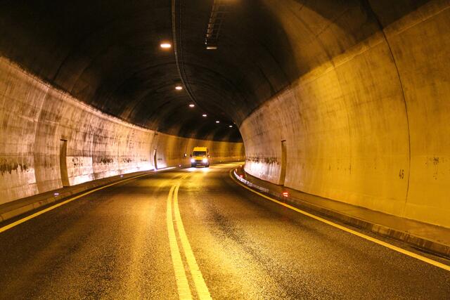 Bis der Schmittentunnel wieder für den Verkehr freigegeben wird, dauert es noch bis 16. April 2021.
