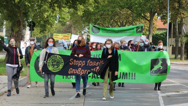 Die Bewohner von Hirschstetten protestierten gegen die geplante Stadtstraße. | Foto: Hirschstetten-retten
