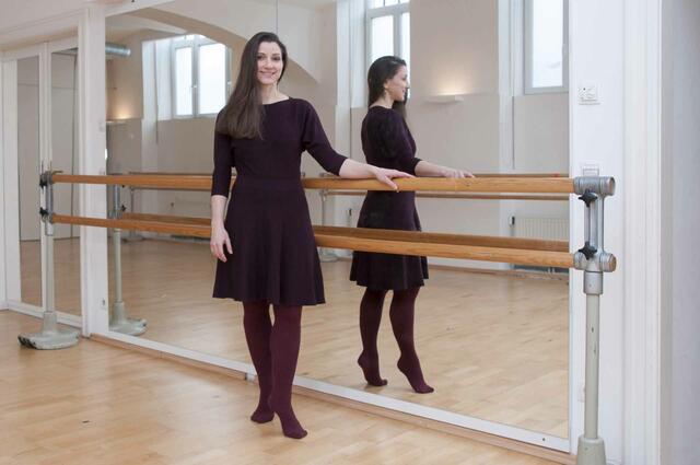 Esther Kainz ist die Betreiberin der Schule „Ballettratten“ in der Simonygasse 10-12. Derzeit bietet sie Training via Bildschirm an. | Foto: Wolfgang Unger