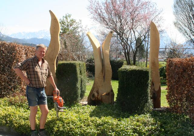 Der "Taxerbauer" und Stadtgärtner Martin Lienbacher entpuppt sich als wahrer Carving-Künstler mit der Kettensäge.