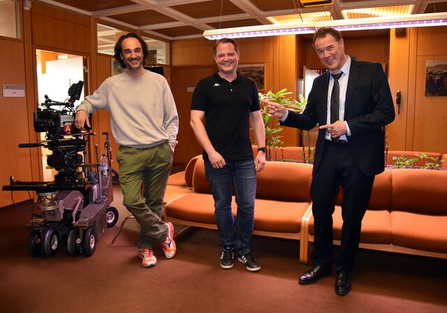 Regisseur David Nawrath mit Landtagsabgeordneten Vizebürgermeister Christian Samwald und Hauptdarsteller Sebastian Koch. | Foto: Stadtgemeinde Ternitz