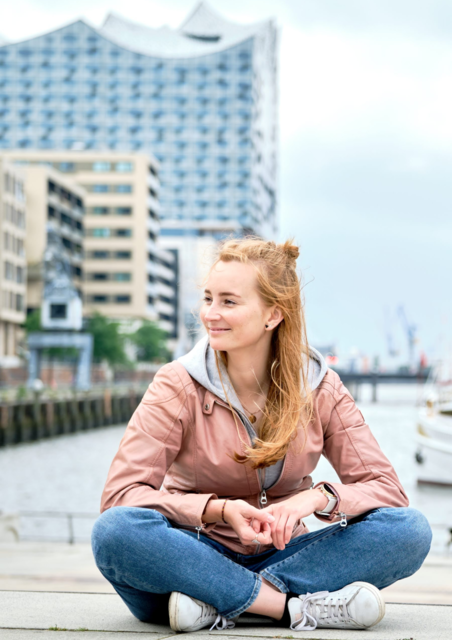 Schulsozialarbeiterin Vanessa Hammer ist an der MS Prutz-Ried und Umgebung die Ansprechpartnerin für verschiedenste Anliegen der SchülerInnen. Die gebürtige Hamburgerin bringt bereits langjährige Erfahrung in diesem Bereich mit. | Foto: Meike Kuether