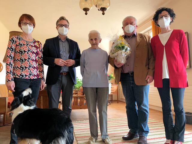 Tochter Christine Osabal-Peyrer-Heimstätt, Bürgermeister Erich Stubenvoll, Jubilarin Elisabeth Peyrer-Heimstätt, Ortsvorsteher Erich Stubenvoll und Tochter Lilly Ferkl | Foto: Rieseder