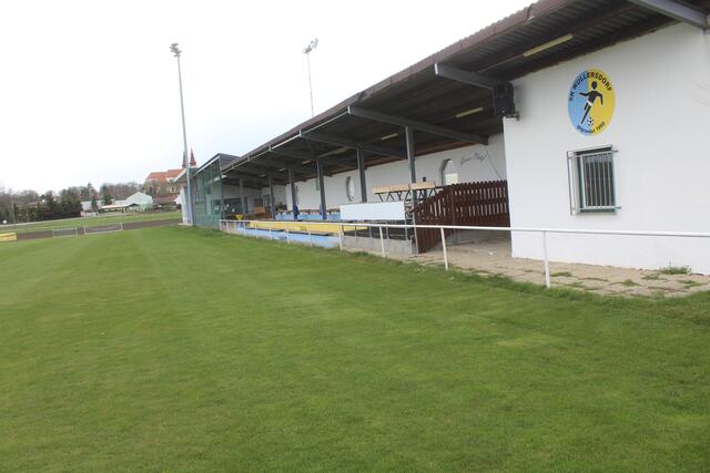 Auch für die Fans des SK Wullersdorf heißt es warten