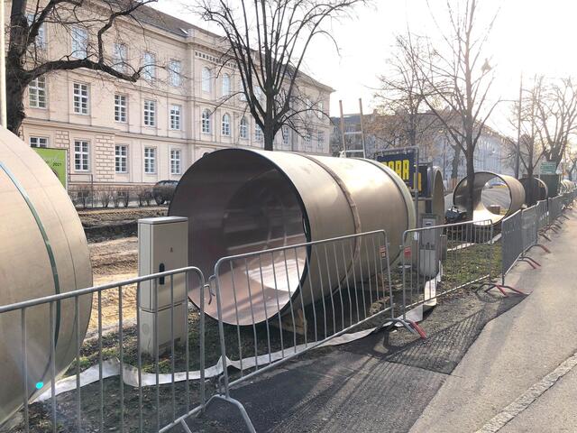 1,8 Meter beträt der Durchmesser der Kanalrohre, die im aktuellen Bauabschnitt der Ringstraße verlegt werden.