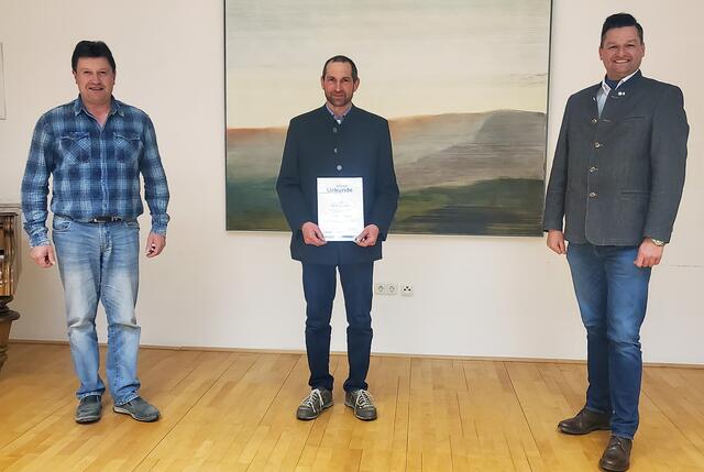 Ortsparteiobmann Stv. Peter Degelsegger, Ortsparteiobmann Günther Pernkopf, Bezirksobmann LAbg. Michael Gruber (von links) | Foto: FPÖ