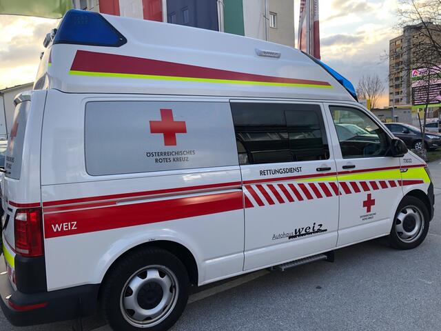 Die verletzte Frau wurde ins Krankenhaus eingeliefert.