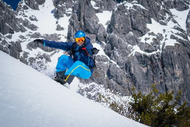 Erik Wöll liebt es auf seinem Snowboard die unterschiedlichsten Berge zu erkunden. | Foto: Furtmüller