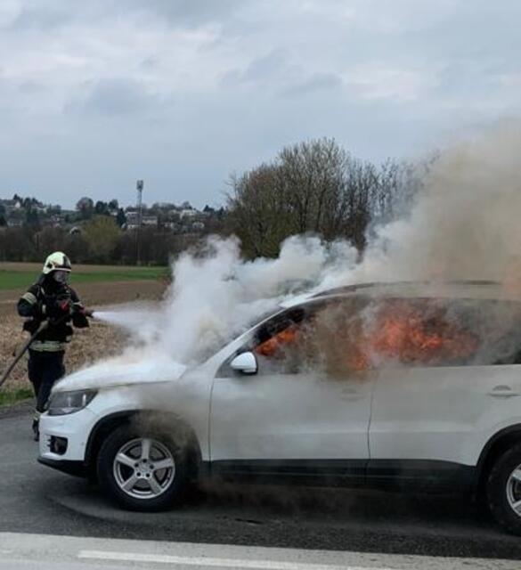 Die Stadtfeuerwehr Oberwart löschte einen Fahrzeugbrand.