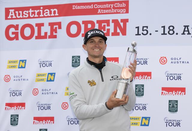 Congrats: So sehen Sieger aus: Der 30-jährige US-Amerikaner John Catlin hat die Austrian Golf Open in Atzenbrugg gewonnen. | Foto: GEPA pictures