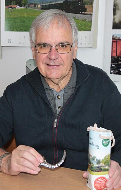 Schienennagel als Souvenir - Obmann Franz Zettl