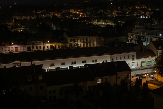...offentliche Leedbeleuchtung in der Himbergerstraße..