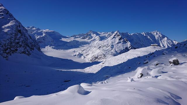 Viele Einheimische und Touristen wünschen sich einen schonenden Umgang mit der Natur (rechts im Hintergrund die Braunschweiger Hütte)
