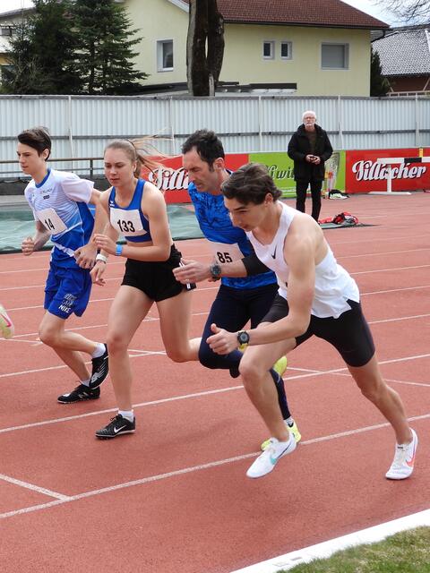 Bild 1 Start des 1000m Laufes