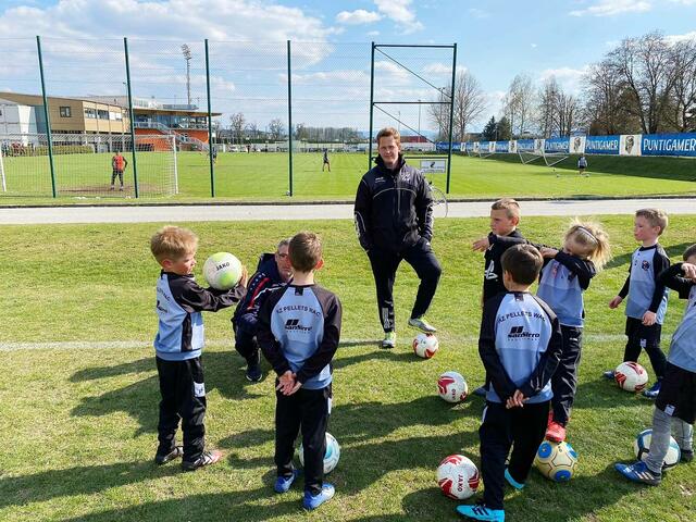 Seit Kurzem trainiert der WAC-Nachwuchs mit Christian Dobnik, der selbst über 180 Mal für den Bundesligisten am Rasen stand.