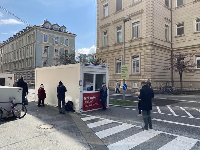 Der Testcontainer im Klinikgelände - Anmeldung.
