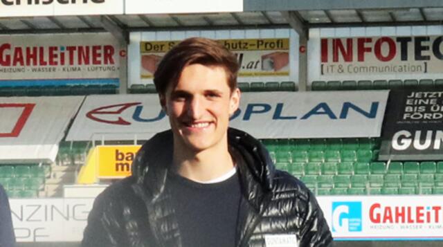 Matthias Gragger unterschrieb am 26. Februar seinen ersten Jungprofi-Vertrag bei der SV Guntamatic Ried. Der 19-jährige Verteidiger kickt seit 2017 in der Rieder Fußball-Akademie und ist seit 2019 im Team der Jungen Wikinger.