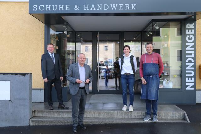 Bürgermeister Hans Gattringer, Landtagspräsident Wolfgang Stanek mit Anita und Franz Neundlinger