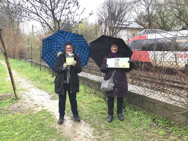 Gunvor Sramek (r.) und Patricia Hahnbauer sehen bei der "Attraktivierung der Verbindungsbahn" noch Potential für Verbesserungen.