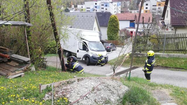 Fahrzeugbergung in der Heimgasse in Kapfenberg | Foto: FF Kapfenberg Diemlach