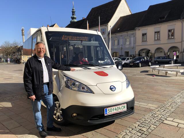Mit dem elektrisch betriebenen Stadtbus bietet Bürgermeister Karl Lautner in Bad Radkersburg ein gutes Angebot für kurze Strecken in der und rund um die Stadt.